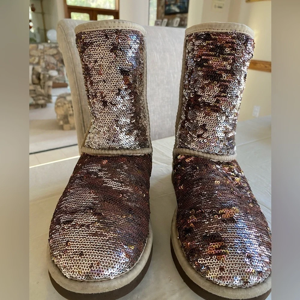 Ugg classic short sparkles champagne boot. Size 6